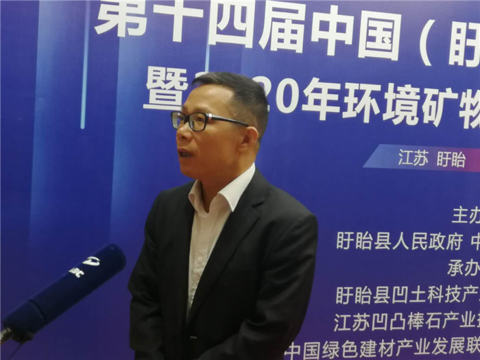 接受電視臺(tái)采訪_副本.jpg 接受電視臺(tái)采訪_副本.jpg