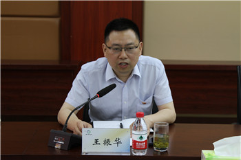 王振華發(fā)言.jpg 王振華發(fā)言.jpg